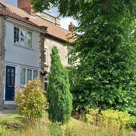 Cosy One Bedroom In Holiday home *