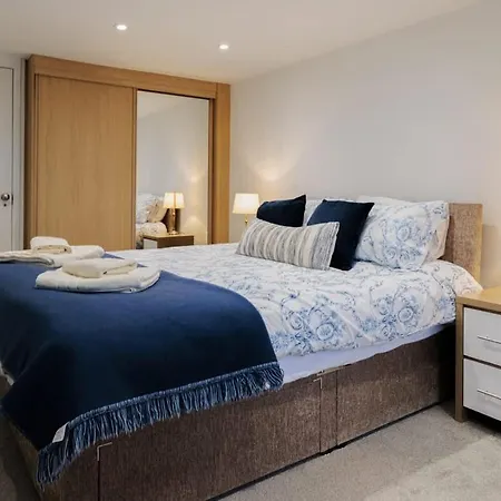 Cosy One Bedroom In Holiday home